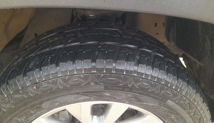 2024 Toyota HILUX HIGH 4X4 AT, Diesel, Automatic, 33,416 km, Left Front Tyre Tread