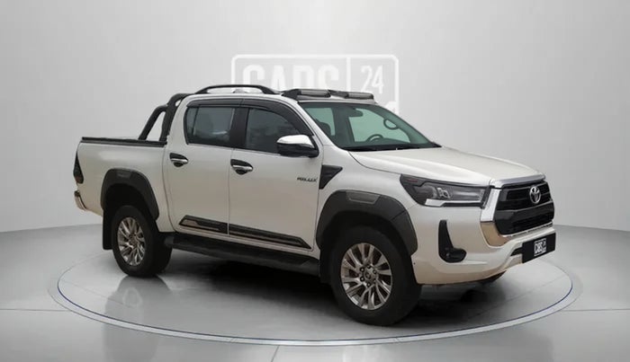 2024 Toyota HILUX HIGH 4X4 AT, Diesel, Automatic, 33,416 km, Right Front Diagonal
