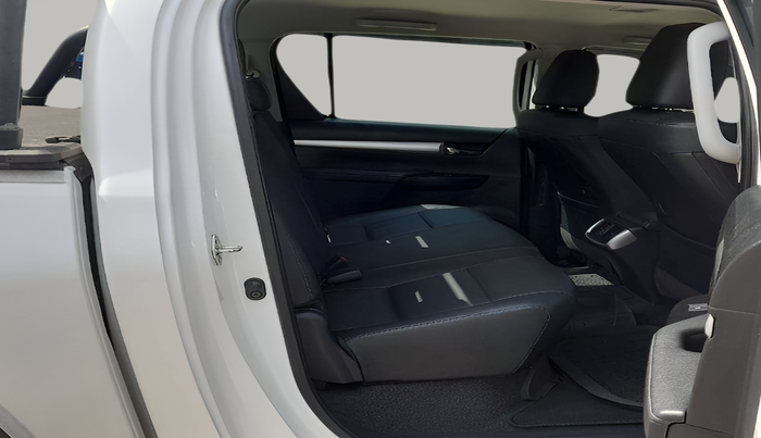 2024 Toyota HILUX HIGH 4X4 AT, Diesel, Automatic, 33,416 km, Right Side Rear Door Cabin