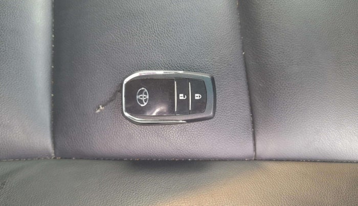 2024 Toyota HILUX HIGH 4X4 AT, Diesel, Automatic, 33,416 km, Key Close Up