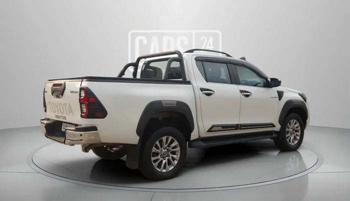 2024 Toyota HILUX HIGH 4X4 AT, Diesel, Automatic, 33,416 km, Right Back Diagonal