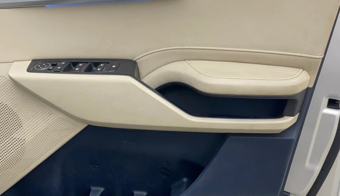 2022 KIA CARENS LUXURY PLUS 1.4 PETROL 6 STR, Petrol, Manual, 80,093 km, Driver Side Door Panels Control