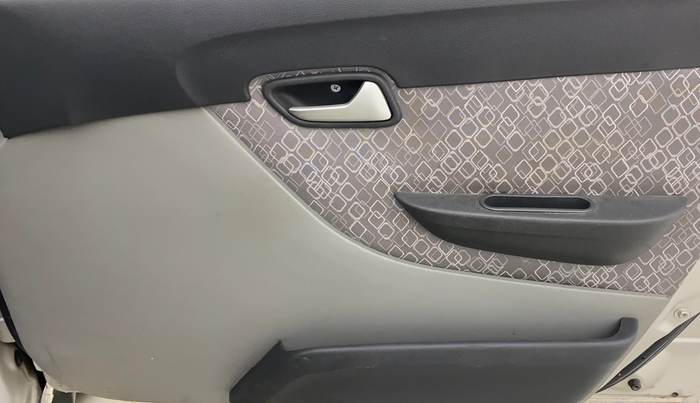 2019 Maruti Alto 800 LXI, Petrol, Manual, 21,019 km, Driver Side Door Panels Control