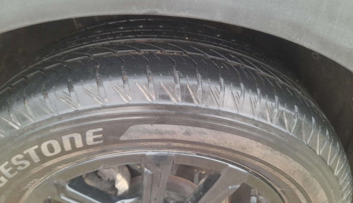 2024 Mahindra XUV700 AX 7 Luxury Pack Petrol AT 6 STR, Petrol, Automatic, 13,276 km, Right Rear Tyre Tread