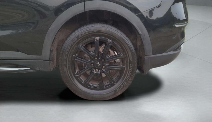 2024 Mahindra XUV700 AX 7 Luxury Pack Petrol AT 6 STR, Petrol, Automatic, 13,276 km, Left Rear Wheel