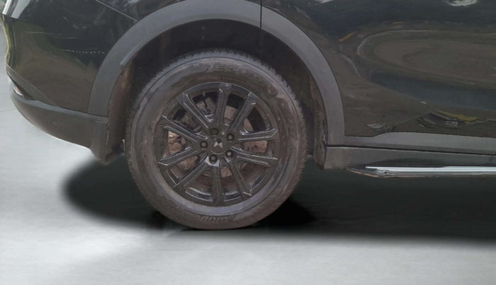 2024 Mahindra XUV700 AX 7 Luxury Pack Petrol AT 6 STR, Petrol, Automatic, 13,276 km, Right Rear Wheel