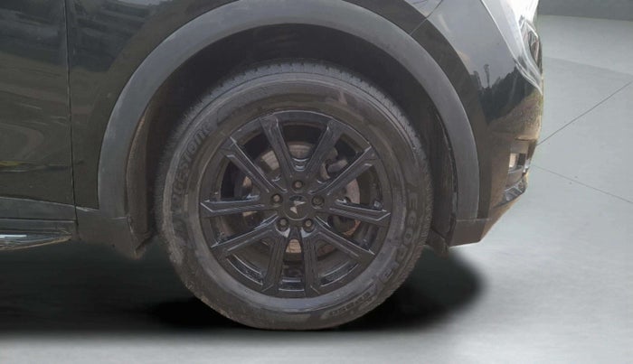 2024 Mahindra XUV700 AX 7 Luxury Pack Petrol AT 6 STR, Petrol, Automatic, 13,276 km, Right Front Wheel