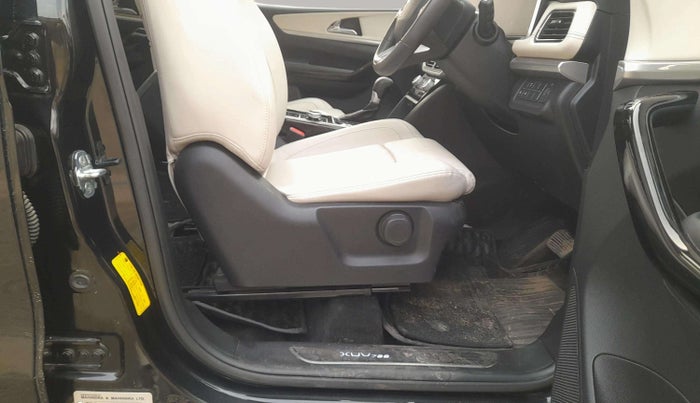 2024 Mahindra XUV700 AX 7 Luxury Pack Petrol AT 6 STR, Petrol, Automatic, 13,276 km, Driver Side Adjustment Panel