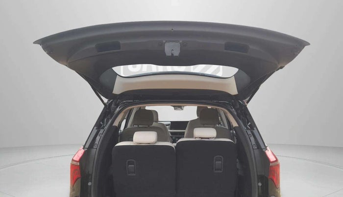 2024 Mahindra XUV700 AX 7 Luxury Pack Petrol AT 6 STR, Petrol, Automatic, 13,276 km, Boot Door Open