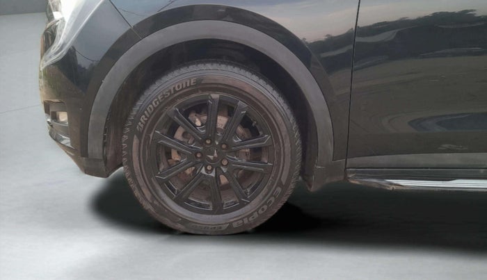 2024 Mahindra XUV700 AX 7 Luxury Pack Petrol AT 6 STR, Petrol, Automatic, 13,276 km, Left Front Wheel