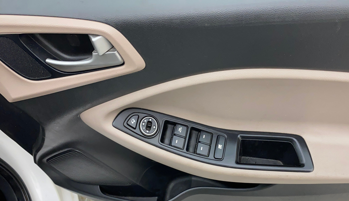 2018 Hyundai Elite i20 ASTA 1.2 (O), Petrol, Manual, 1,22,443 km, Driver Side Door Panels Control