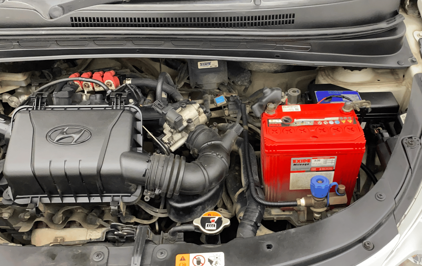 2016 Hyundai i10 SPORTZ 1.1, CNG, Manual, 1,13,611 km, Engine View - Left