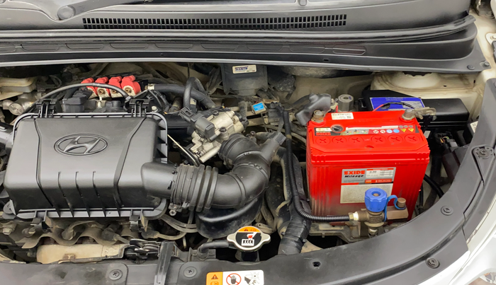 2016 Hyundai i10 SPORTZ 1.1, CNG, Manual, 1,13,611 km, Engine View - Left