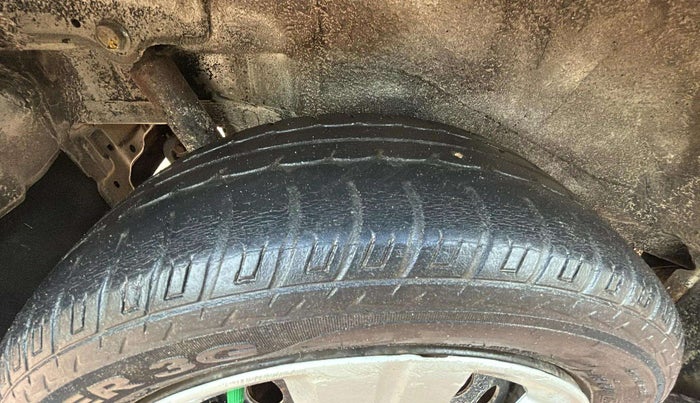 2010 Maruti Wagon R 1.0 VXI, Petrol, Manual, 1,18,037 km, Left Front Tyre Tread
