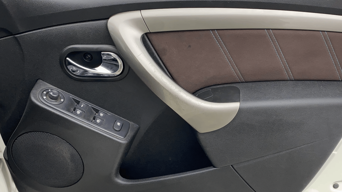 2021 Renault Duster RXZ 1.3 TURBO PETROL CVT, Petrol, Automatic, 49,438 km, Driver Side Door Panels Control