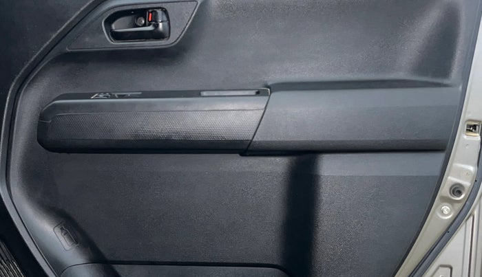 2020 Maruti New Wagon-R LXI 1.0, Petrol, Manual, 17,268 km, Driver Side Door Panels Control