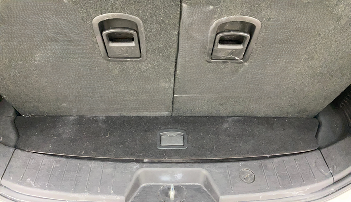 2018 Mahindra XUV500 W11, Diesel, Manual, 72,771 km, Boot Inside
