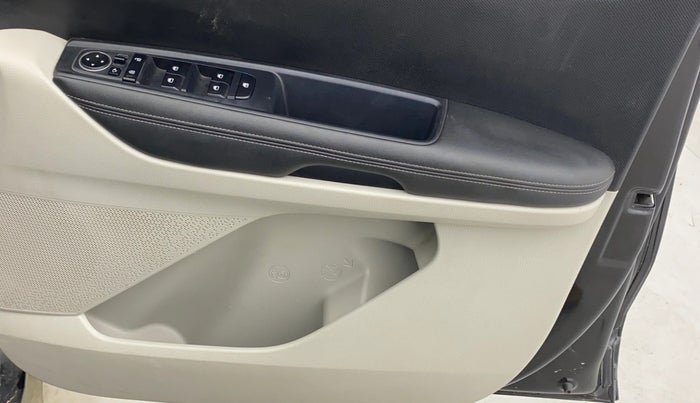 2020 KIA SONET HTX 1.5, Diesel, Manual, 98,623 km, Driver Side Door Panels Control