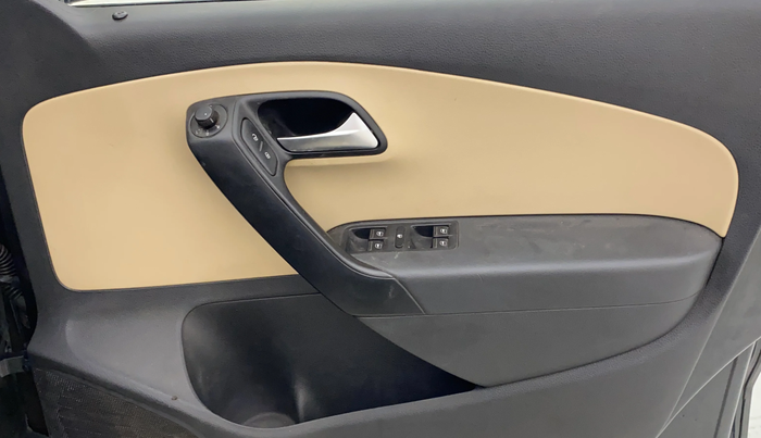 2018 Volkswagen Ameo HIGHLINE PLUS 1.5L AT 16 ALLOY, Diesel, Automatic, 1,42,913 km, Driver Side Door Panels Control