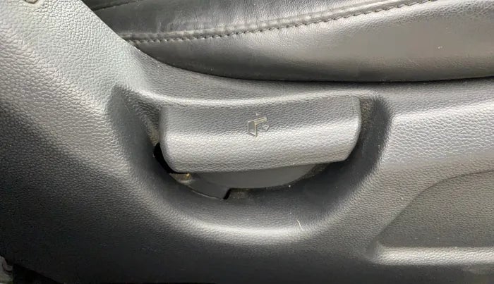 2018 Hyundai Elite i20 SPORTZ 1.2, Petrol, Manual, 50 km, Driver Side Adjustment Panel