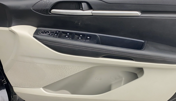 2021 Nissan MAGNITE XE, Petrol, Manual, 72,608 km, Driver Side Door Panels Control