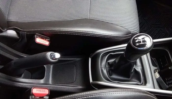 2022 Maruti XL6 ZETA MT, Petrol, Manual, 15,756 km, Gear Lever