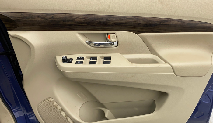 2020 Maruti Ertiga ZXI+ SHVS, Petrol, Manual, 38,112 km, Driver Side Door Panels Control