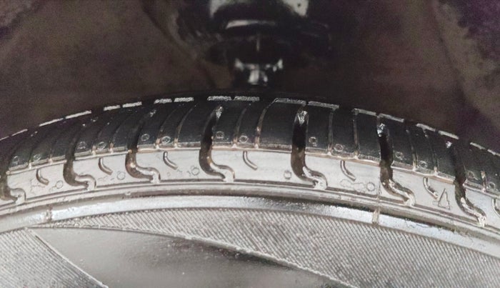 2019 Hyundai NEW SANTRO SPORTZ CNG, CNG, Manual, 1,42,730 km, Right Front Tyre Tread