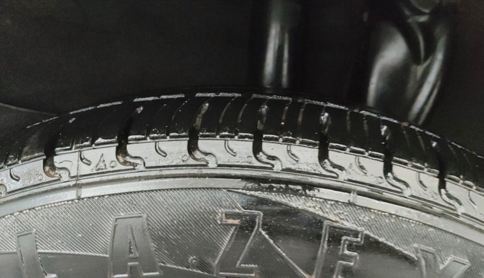 2019 Hyundai NEW SANTRO SPORTZ CNG, CNG, Manual, 1,42,730 km, Left Rear Tyre Tread