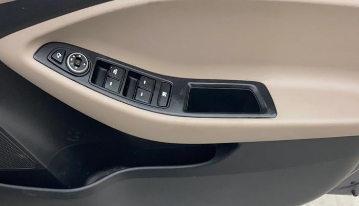 2020 Hyundai Elite i20 ASTA 1.2 (O), Petrol, Manual, 56,410 km, Driver Side Door Panels Control