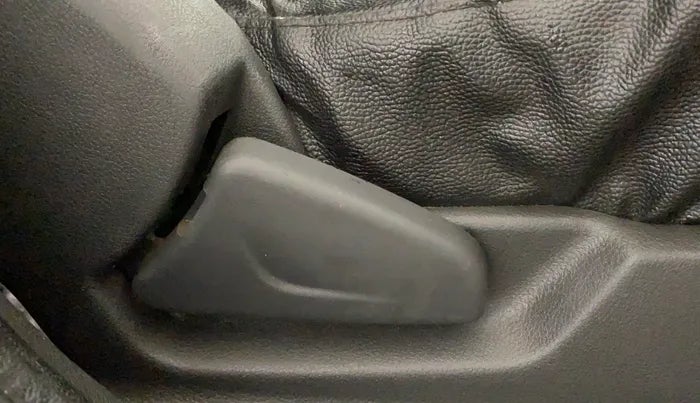 2018 Renault Kwid RXT 0.8, Petrol, Manual, 57,700 km, Driver Side Adjustment Panel