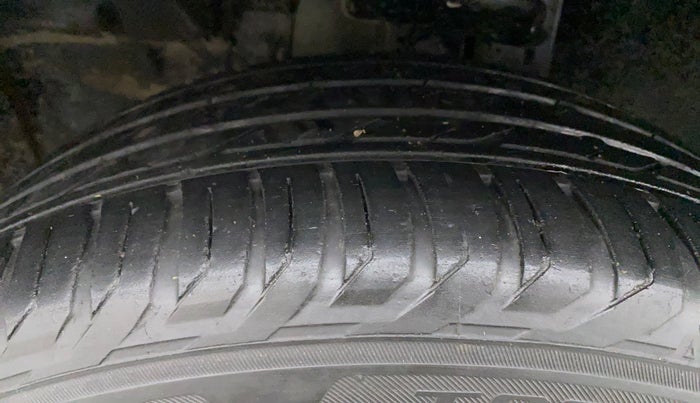 2019 Jeep Compass LIMITED PLUS DIESEL, Diesel, Manual, 45,587 km, Left Front Tyre Tread
