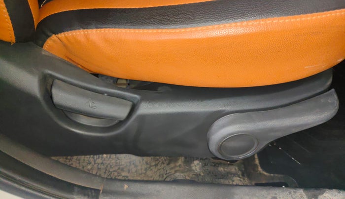 2018 Hyundai Xcent SX 1.2, Petrol, Manual, 45,000 km, Driver Side Adjustment Panel