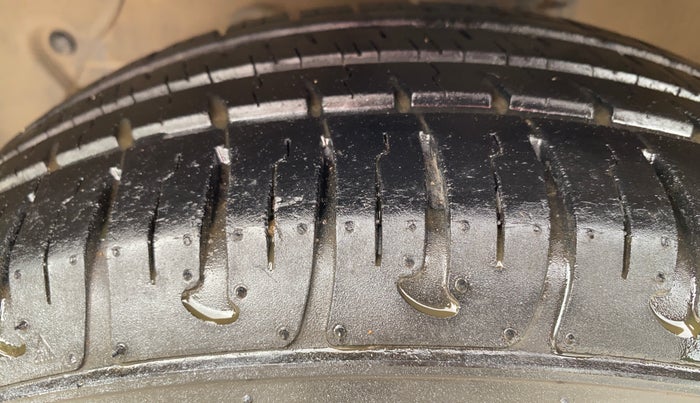 2018 Hyundai Xcent SX 1.2, Petrol, Manual, 45,000 km, Left Front Tyre Tread