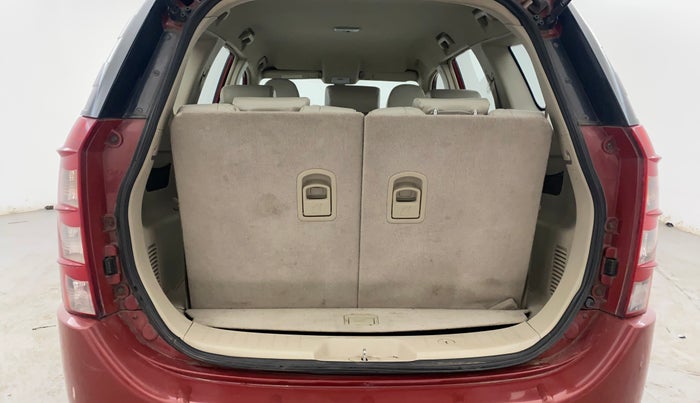 2016 Mahindra XUV500 W4, Diesel, Manual, 1,02,852 km, Boot Inside