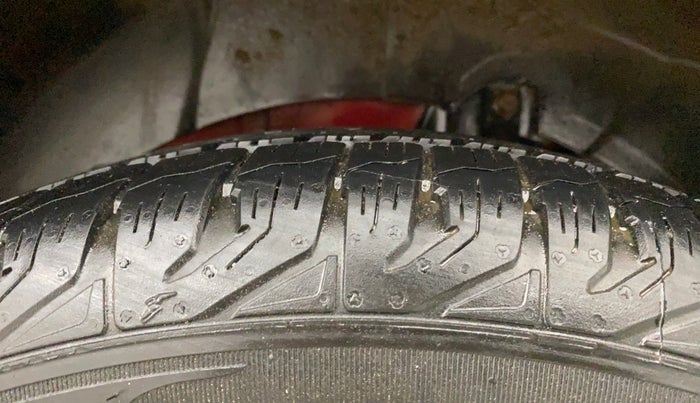 2016 Mahindra XUV500 W4, Diesel, Manual, 1,02,852 km, Left Rear Tyre Tread