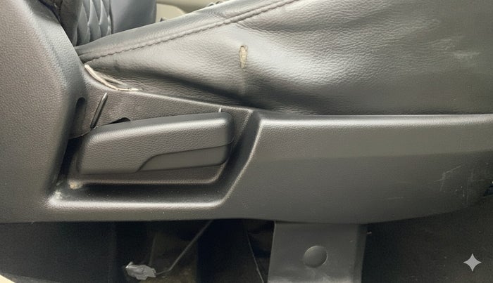 2022 Renault TRIBER RXT AMT, Petrol, Automatic, 45,118 km, Driver Side Adjustment Panel