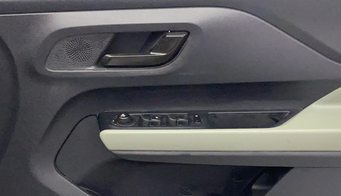 2022 Tata PUNCH ADVENTURE MT, Petrol, Manual, 72,647 km, Driver Side Door Panels Control