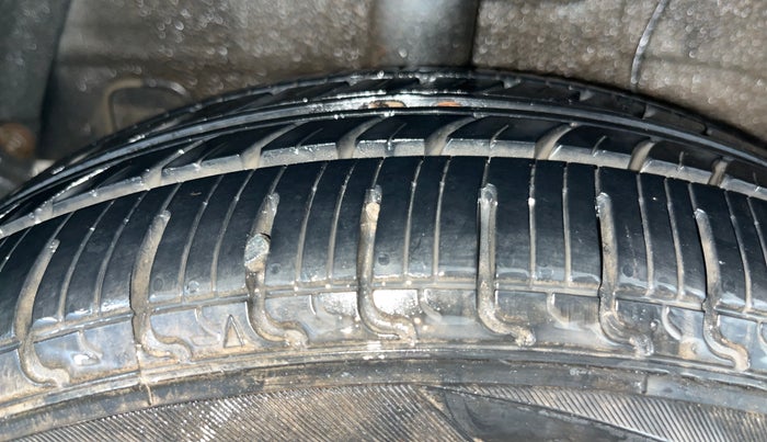 2016 Hyundai Xcent S 1.2, Petrol, Manual, 56,181 km, Left Front Tyre Tread