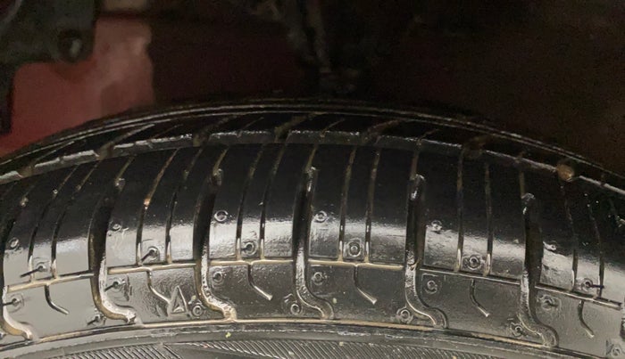 2017 Hyundai Eon ERA +, CNG, Manual, 49,982 km, Left Front Tyre Tread