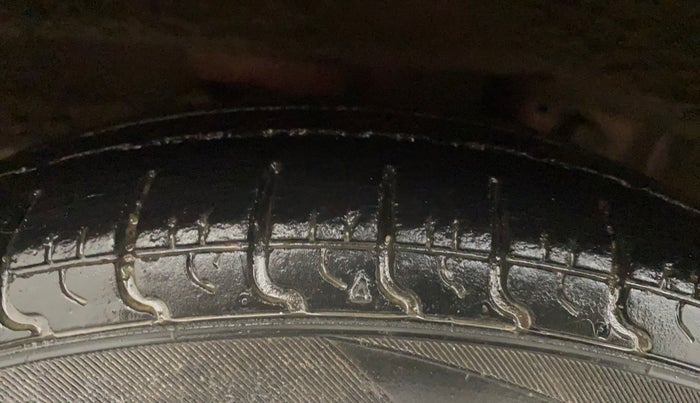 2017 Hyundai Eon ERA +, CNG, Manual, 49,982 km, Right Rear Tyre Tread