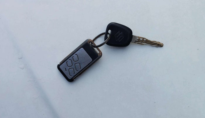 2013 Maruti Wagon R 1.0 LX, Petrol, Manual, 68,348 km, Key Close Up