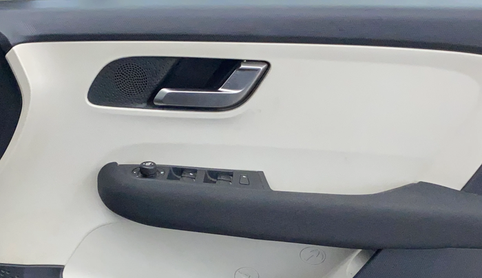 2022 Tata ALTROZ XZA, Petrol, Automatic, 16,291 km, Driver Side Door Panels Control