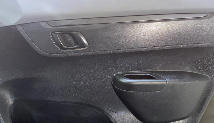 2020 Renault Kwid RXT 1.0 (O), Petrol, Manual, 20,804 km, Driver Side Door Panels Control