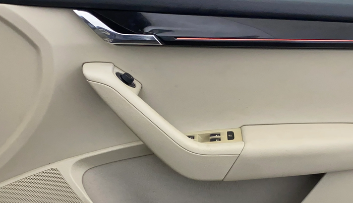 2019 Skoda Octavia L&K 1.8 TSI AT, Petrol, Automatic, 35,910 km, Driver Side Door Panels Control