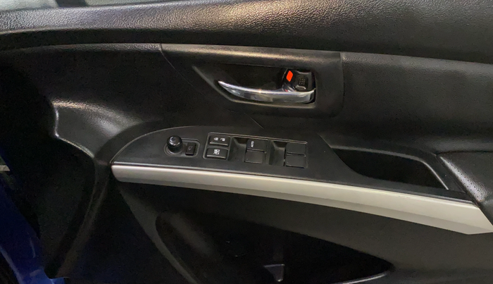 2015 Maruti S Cross DELTA 1.6, Diesel, Manual, 69,587 km, Driver Side Door Panels Control