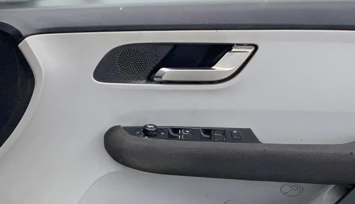 2020 Tata ALTROZ XZ PETROL, Petrol, Manual, 71,504 km, Driver Side Door Panels Control