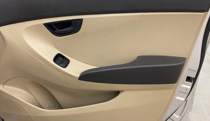 2017 Hyundai Eon MAGNA +, Petrol, Manual, 83,187 km, Driver Side Door Panels Control