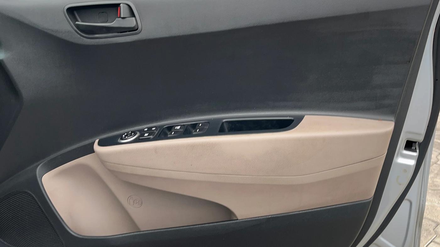 2019 Hyundai Xcent S AT 1.2, Petrol, Automatic, 78,399 km, Driver Side Door Panels Control