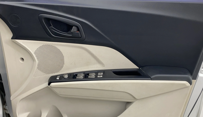2021 Mahindra XUV300 W4 1.2 PETROL, Petrol, Manual, 45,494 km, Driver Side Door Panels Control